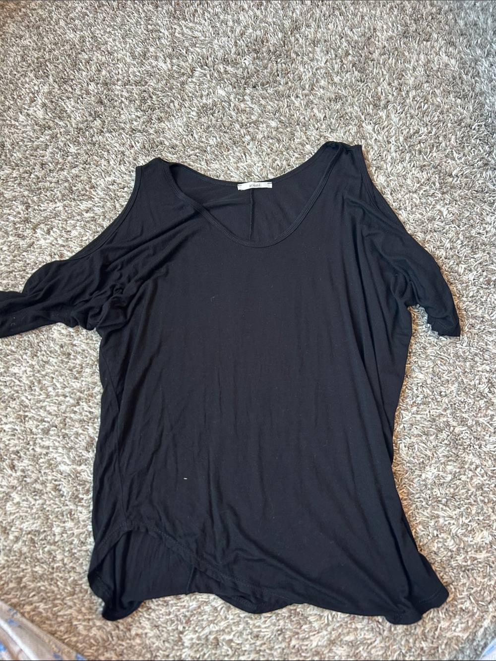 Acemi Black Cold-Shoulder Short Sleeve Top